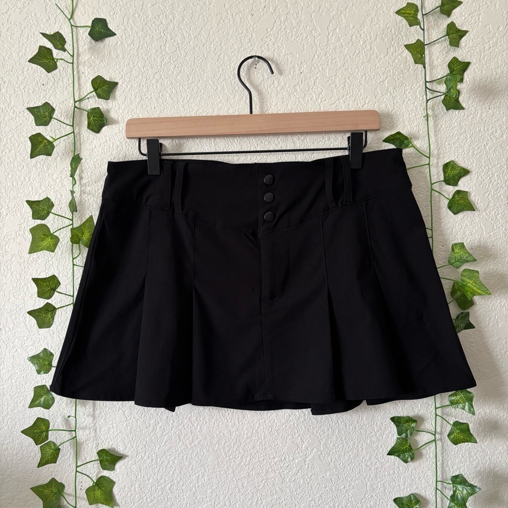 NWT H&M Divided Women’s Black Pleated Mini Skirt Size M